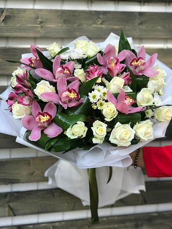 Букет цветов из: Розы и Хризантемы в Игриме