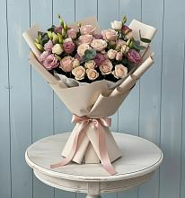 Букет цветов из:  Розы и Лизиантусы в Игриме