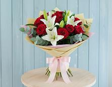 Букет цветов из:  Лилии и Розы в Игриме