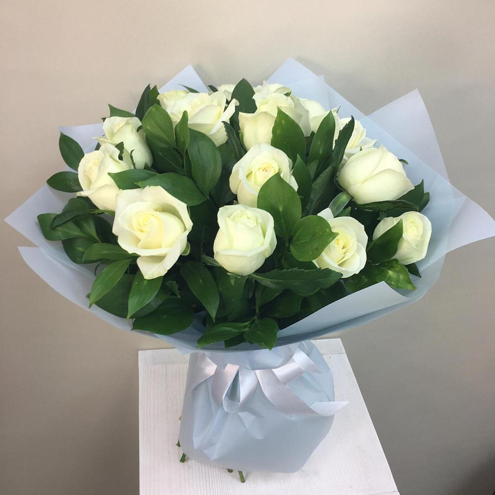 Букет 15 Белых роз Проуд в Игриме