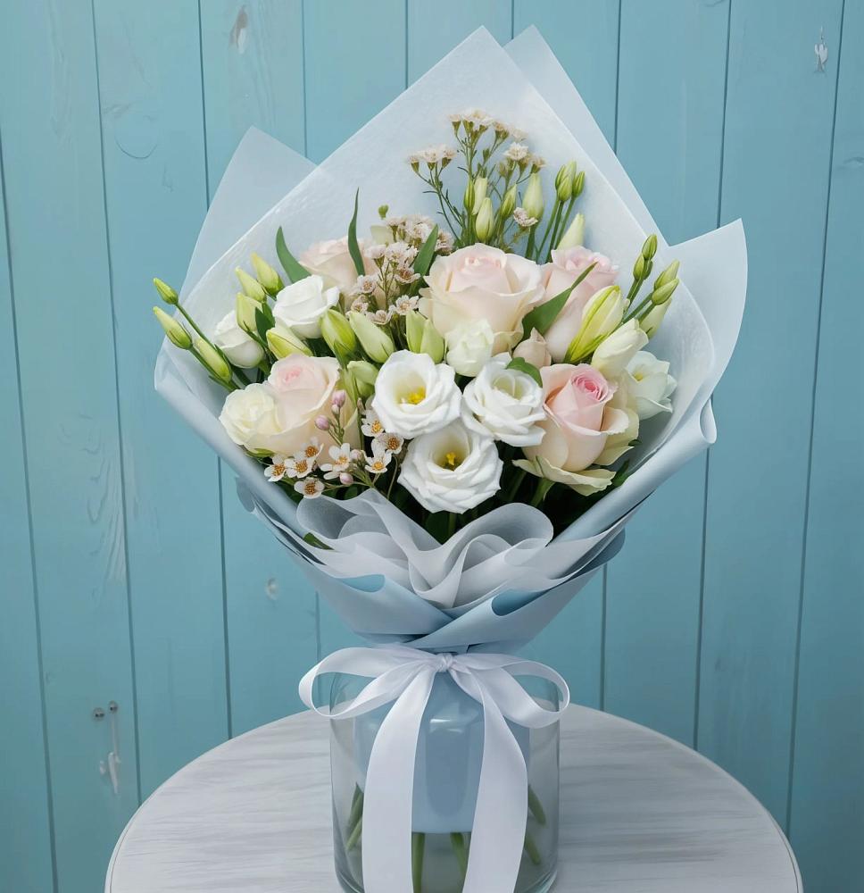 Букет цветов из: Розы и Лизиантусы в Игриме