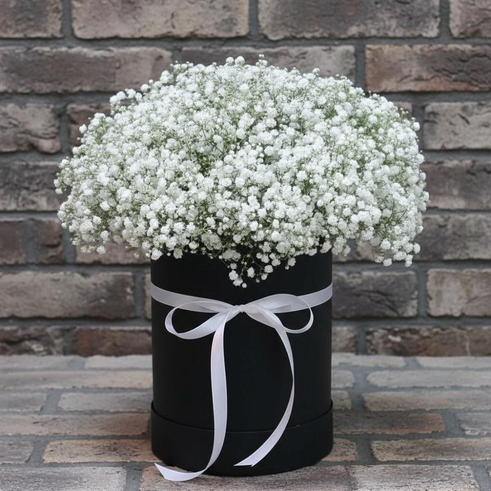 Цветочная композиция из Гипсофила в шляпной коробке в Игриме