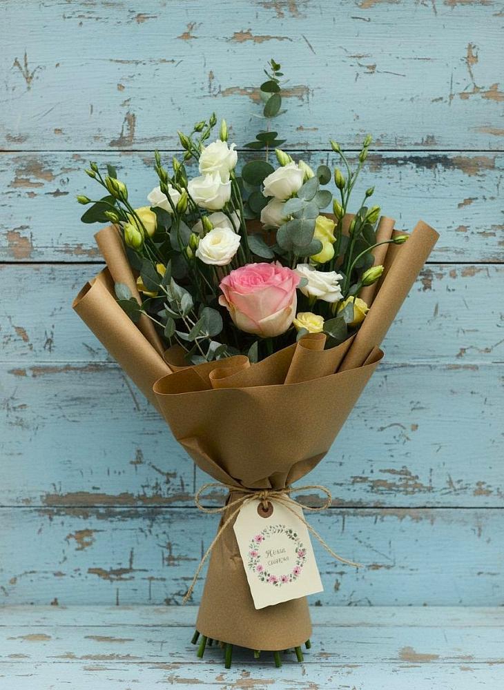 Букет цветов из: Розы и Лизиантусы в Игриме