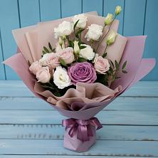 Букет цветов из:  Розы и Лизиантусы в Игриме