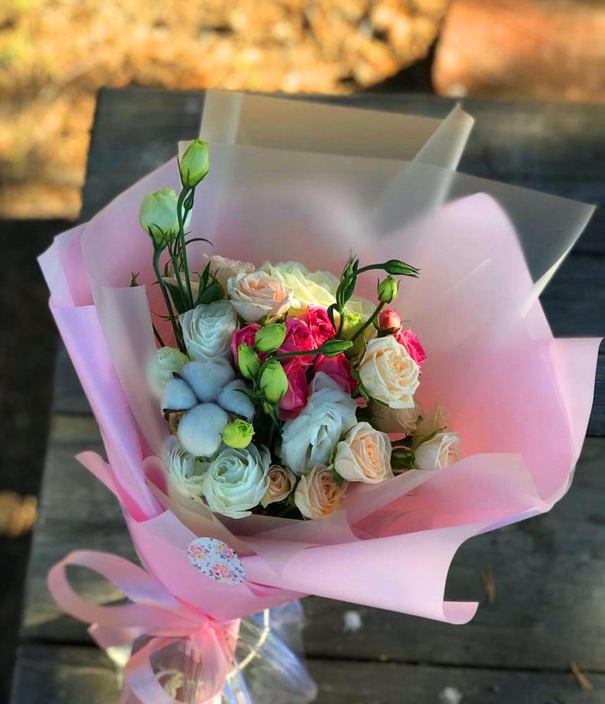 Букет цветов из: Розы и Лизиантусы в Игриме