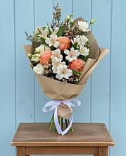 Букет цветов из:  Альстромерии, Лизиантусы, Розы и Хризантемы в Игриме