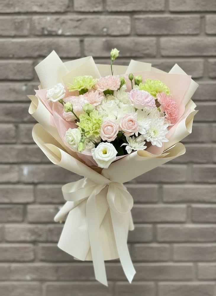 Букет цветов из: Гвоздики, Розы, Лизиантусы и Хризантемы в Игриме