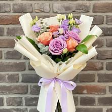 Букет цветов из:  Лизиантусы и Розы в Игриме