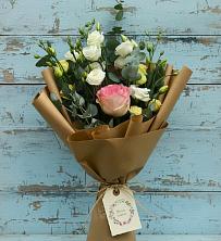Букет цветов из:  Розы и Лизиантусы в Игриме